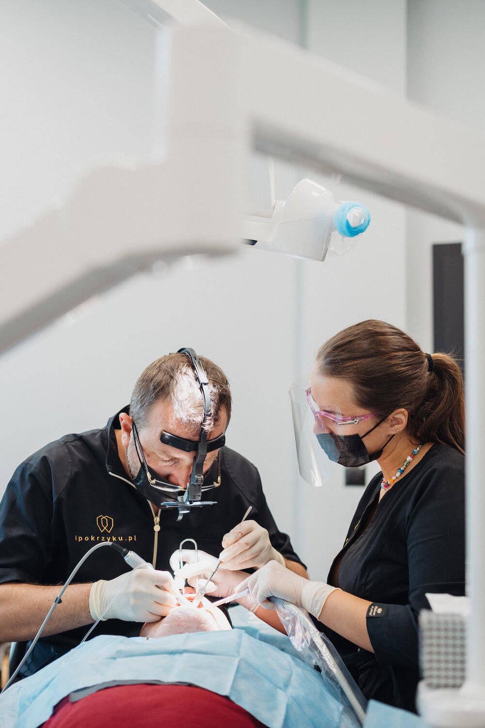 czym grozi brak zęba 